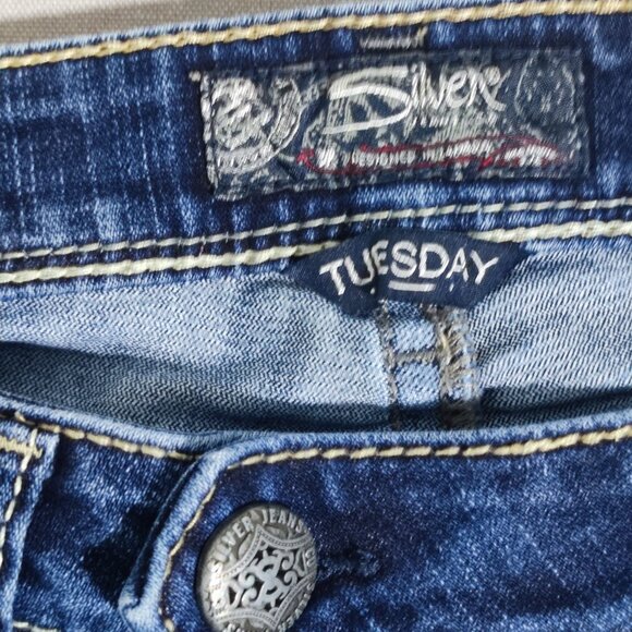 Silver Jeans women's size W26/L31 ink blue Tuesday Low rise boot cut embroidered - Picture 6 of 13